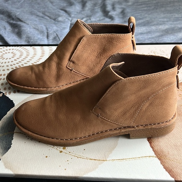 NWOT Dolce Vita tan booties - Picture 1 of 6